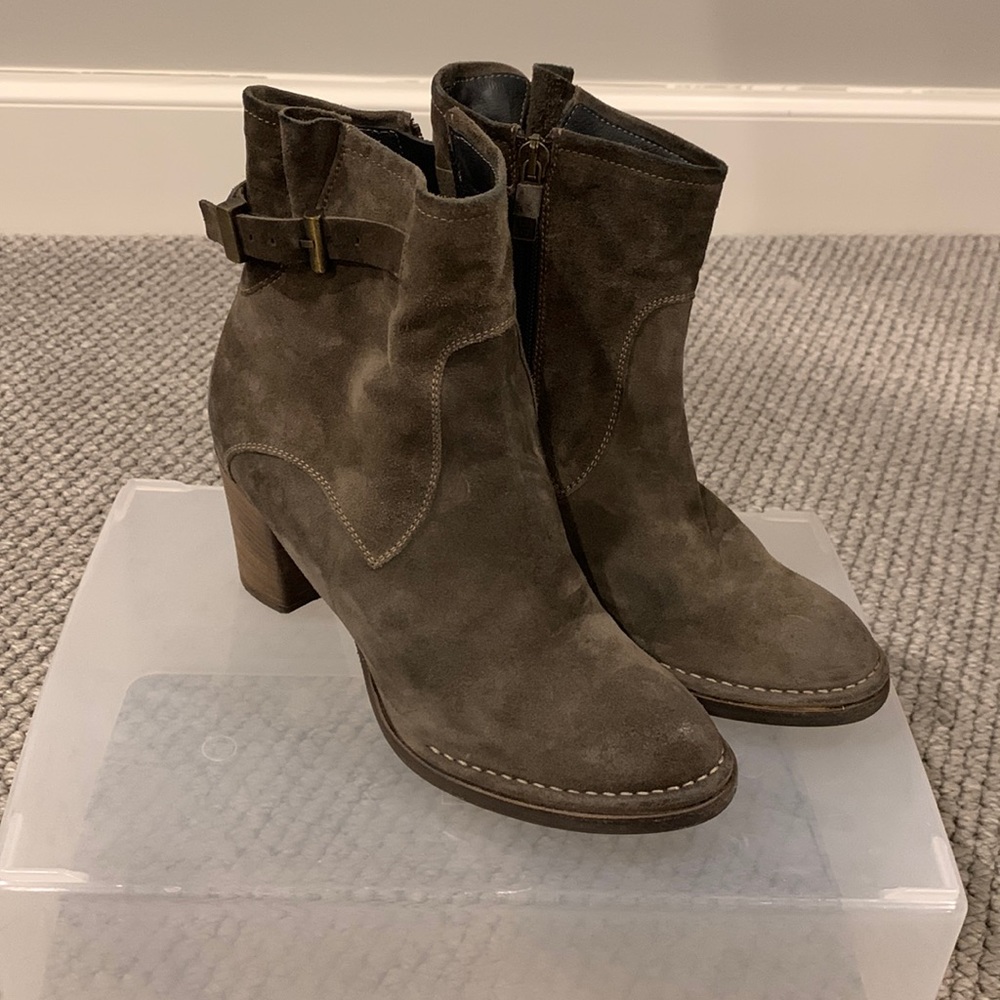 Alberto Fermani suede Italian boots